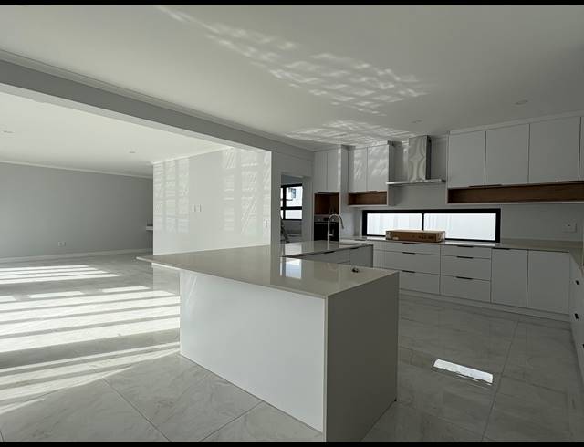 5 BEDROOM HOUSE FOR SALE IN SANDOWN